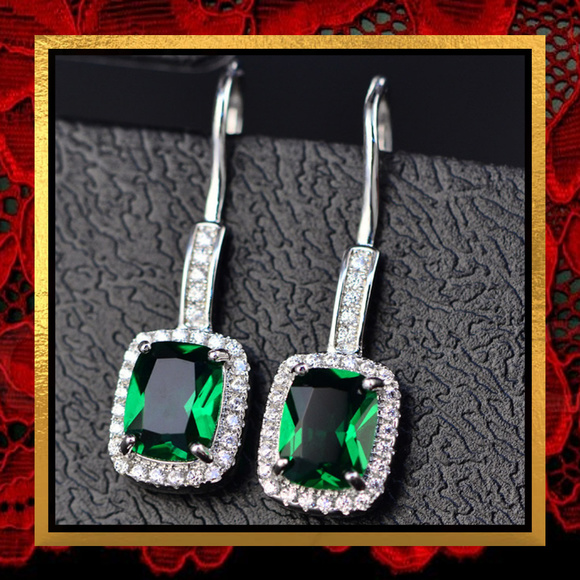 Jewelry - New Emerald Green Crystal Dangle Earrings #286 Jewelry - New Emerald Green Crystal Dangle Earrings #286